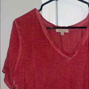 Lightweight V-neck